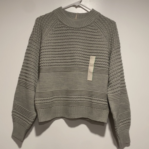 Universal Thread Sweaters Universal Thread Womens Crewneck Pullover